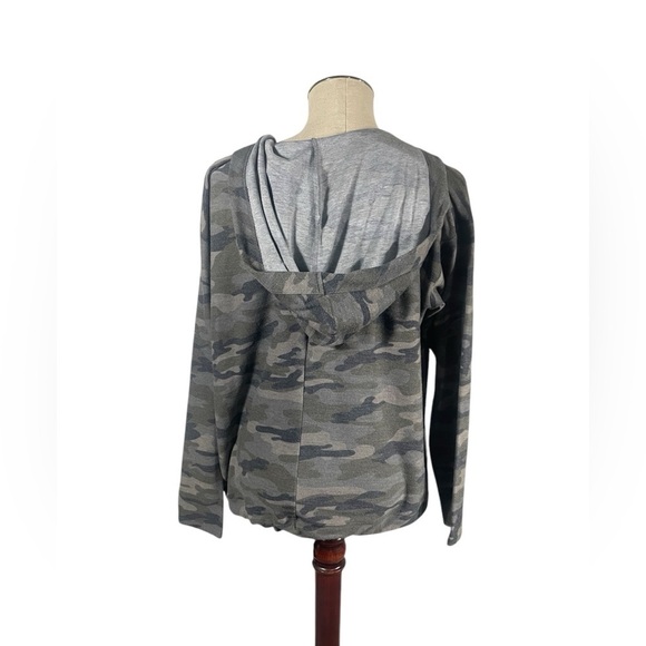 Maurices Camo V Neck Hoodie Hoodie with Front Pocket Size XL - Picture 2 of 7